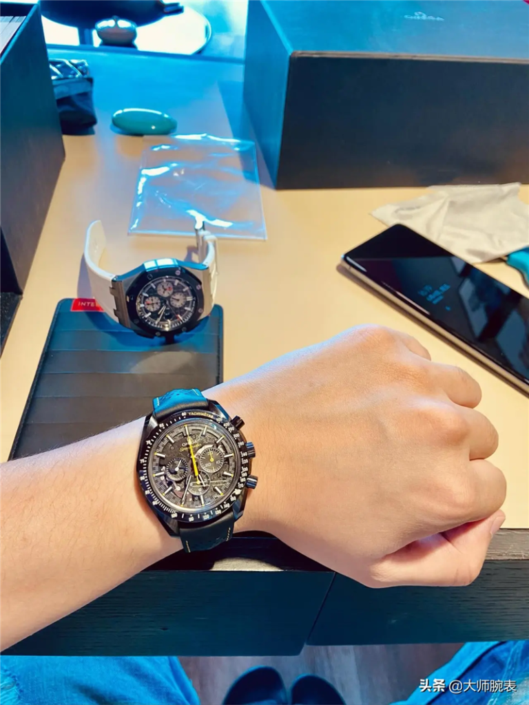新款运动手表华为WatchFIT2