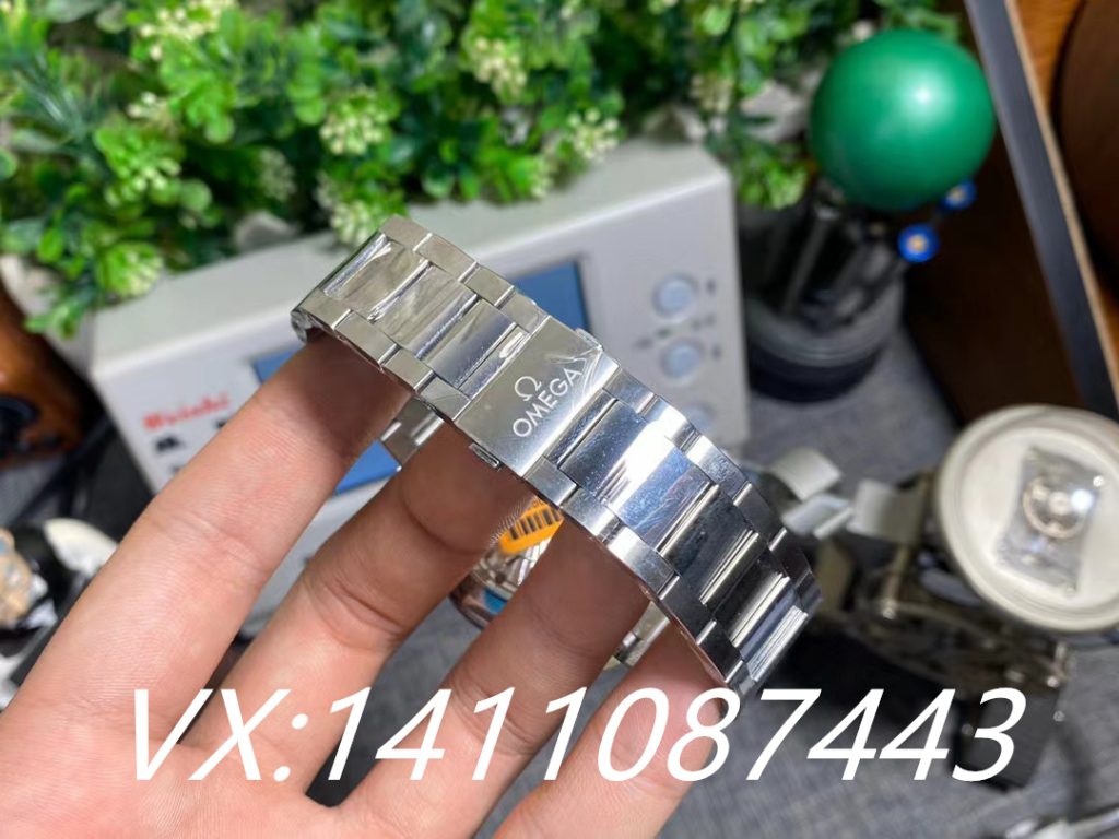 VS欧米茄海马150搭载8900机芯还原度怎么样？