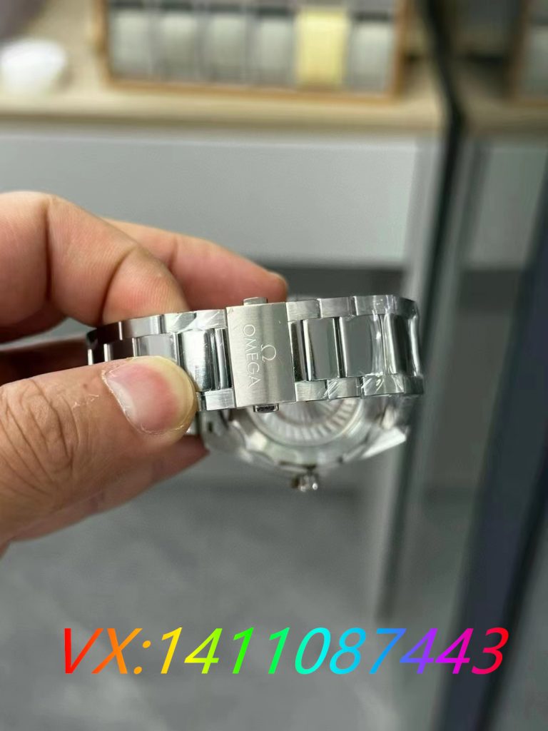 VS厂海马150m世界时墨绿面做工怎么样?