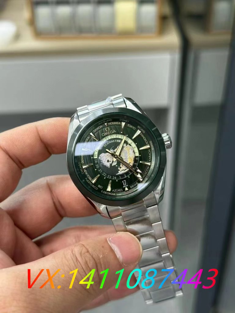 VS厂海马150m世界时墨绿面做工怎么样?