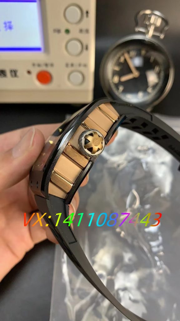 YS厂理查德米勒RM047黑陶瓷用的是真陀飞轮吗？