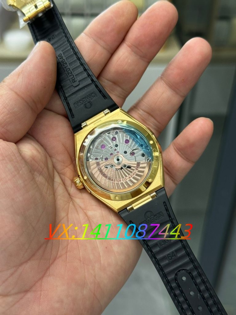 VS厂欧米茄五代星座全金黑8901机芯拆机测评