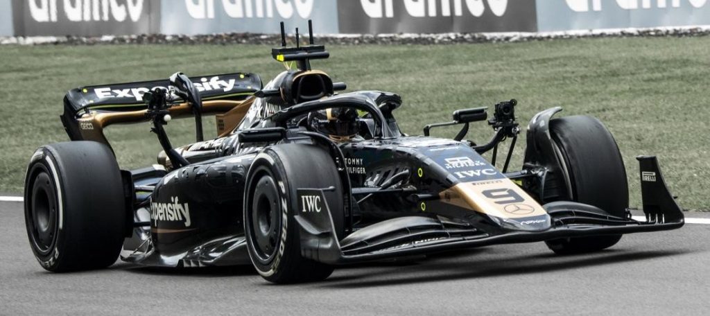 《F1™：狂飙飞车》燃爆全国，IWC 万国表携手 APXGP 车队闪耀登场