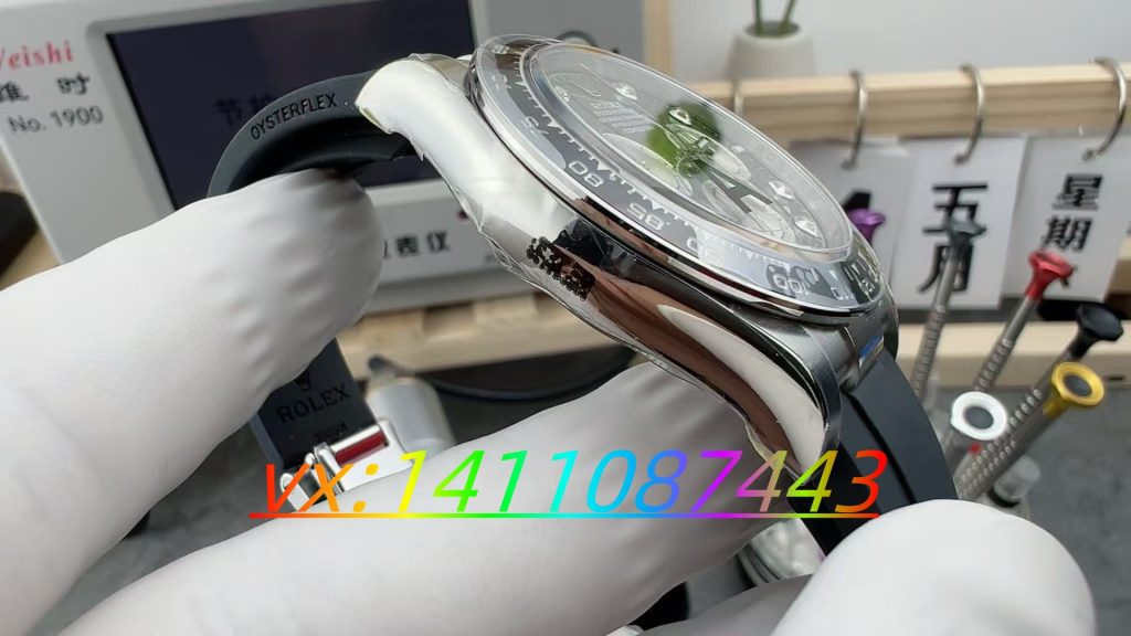 VS新品配重钻刻黑盘4131机芯做工评测​