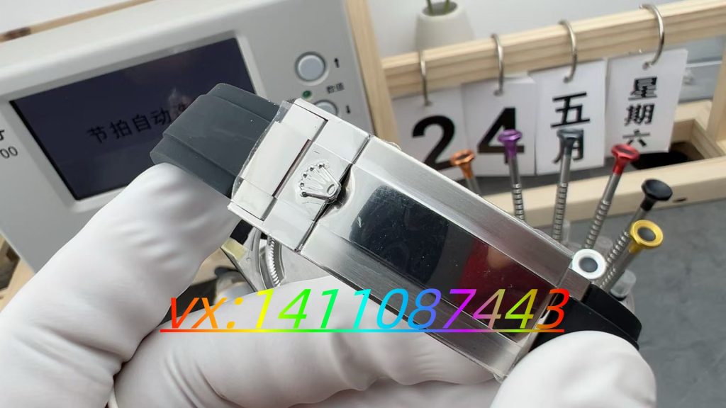 VS新品配重钻刻黑盘4131机芯做工评测​