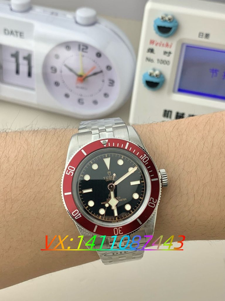 DIF帝舵碧湾三代小红盾41mm五珠链腕表评测:经典复古的现代演绎​